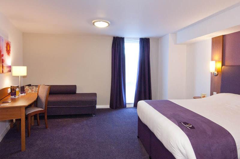 Premier Inn Newmarket Newmarket  Eksteriør bilde